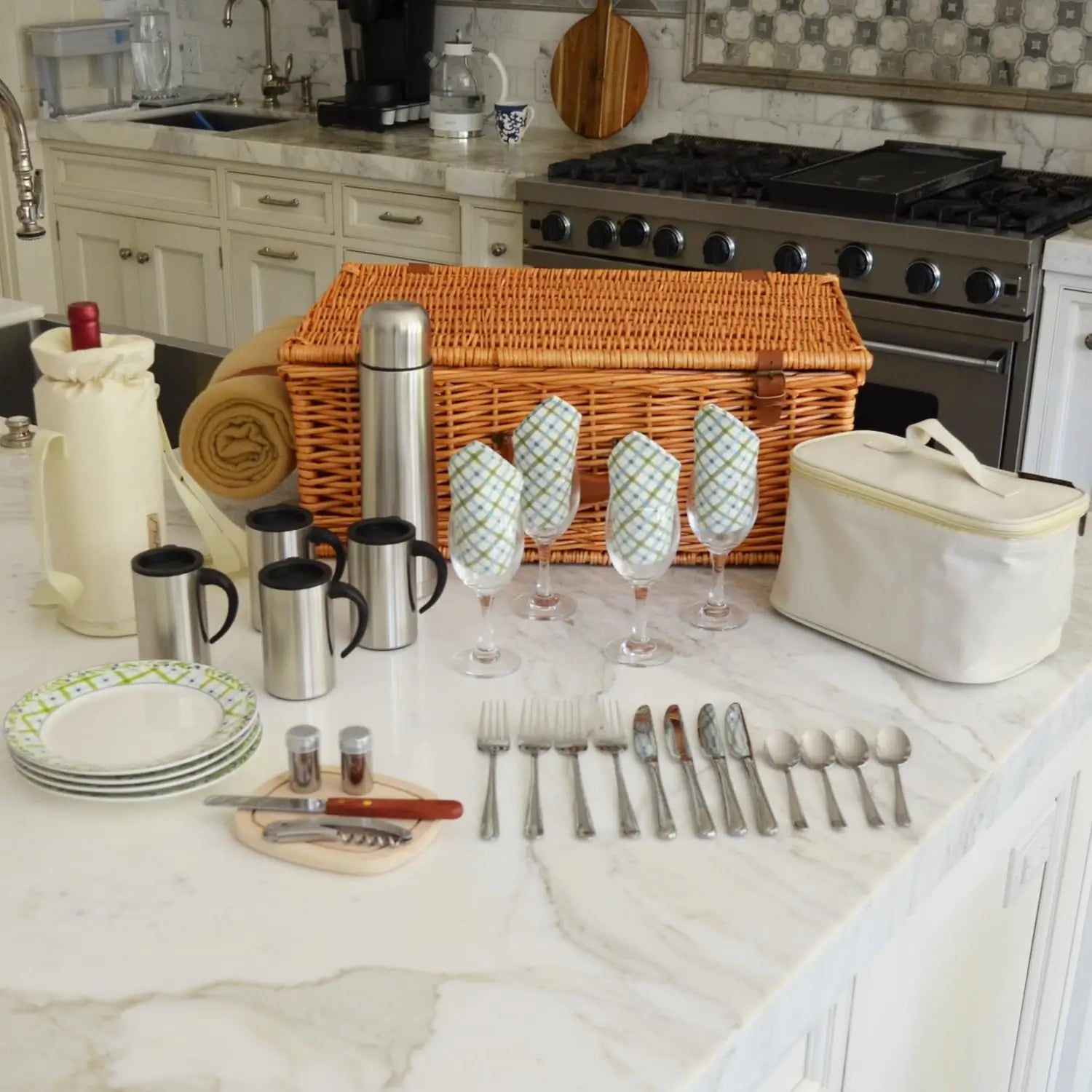 Dorset Wicker Pcnic Basket with Cutlery and Blanket for 4
