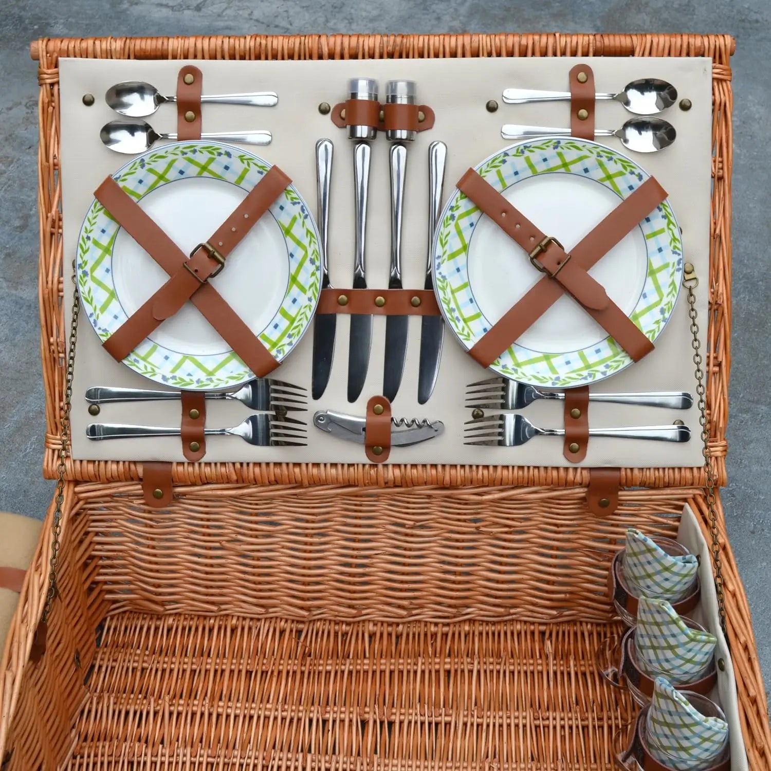 Dorset Wicker Pcnic Basket with Cutlery and Blanket for 4